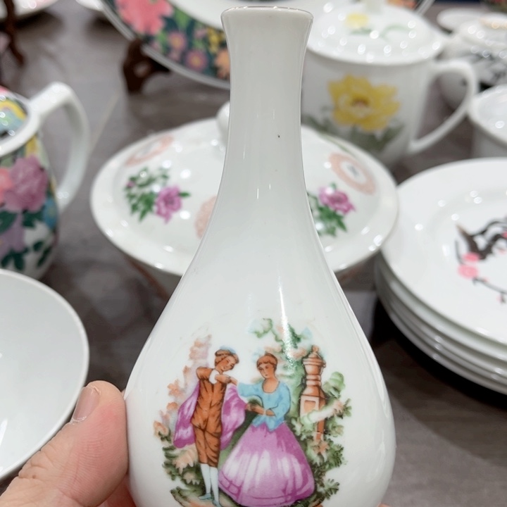 杯釉下五彩的瓷器和瓷器