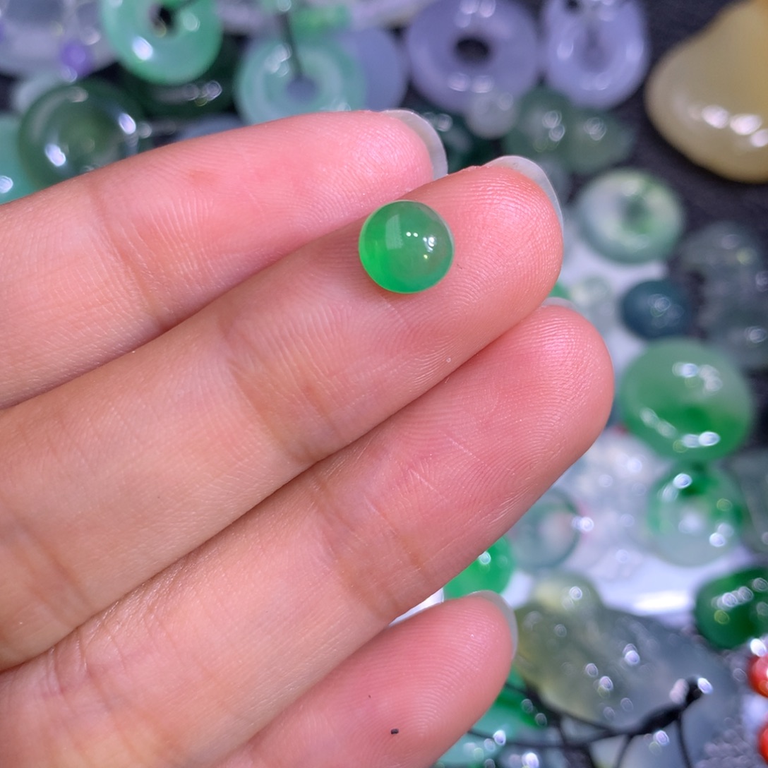 翡翠颈饰未镶嵌翡翠6.4/2.8