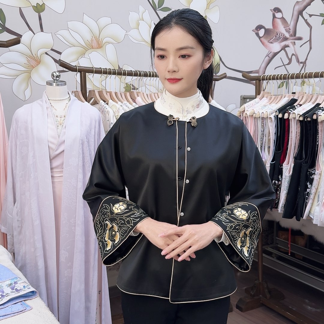 织绣2号。 缎面上衣。胸围108