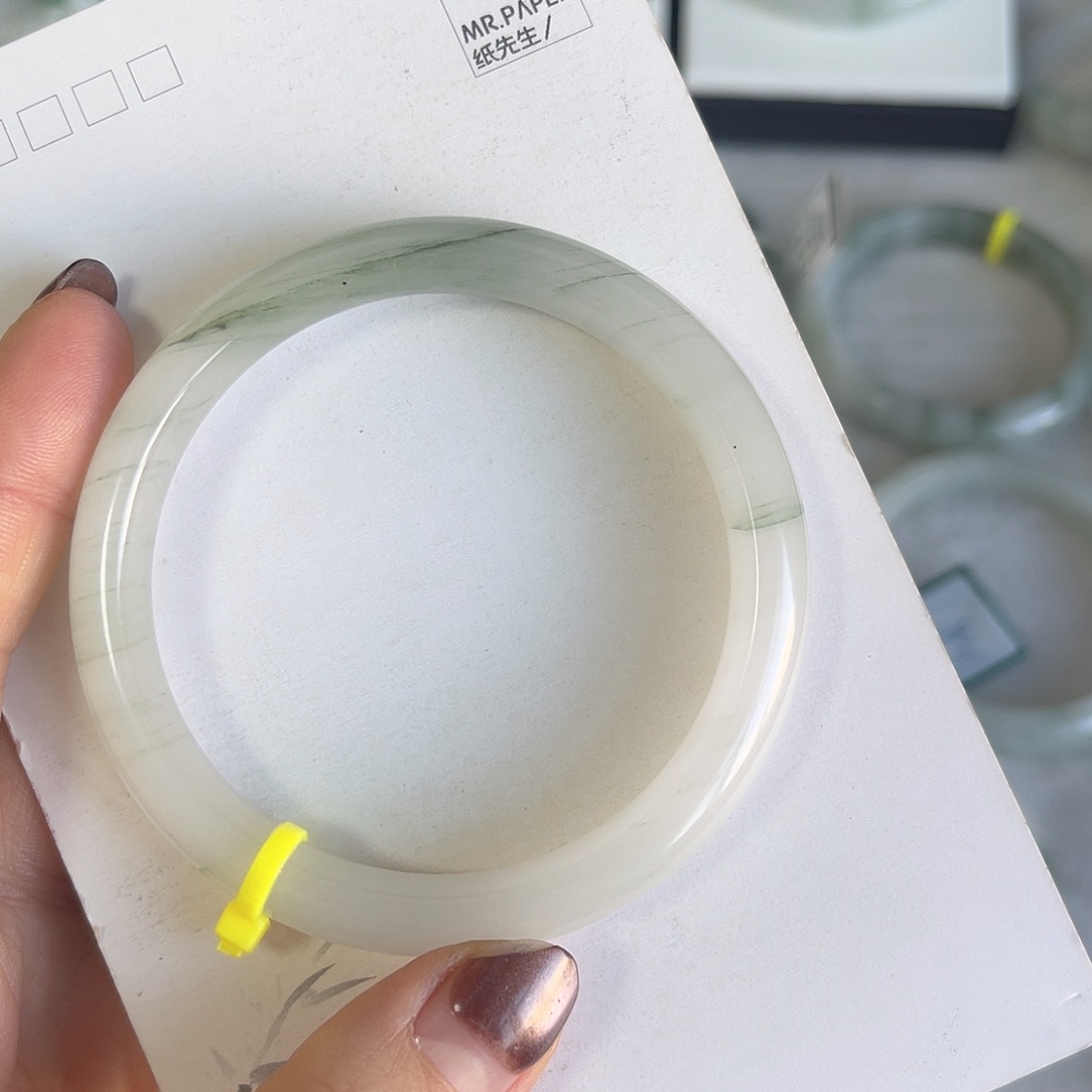 7***哥石英质玉（金丝玉）未镶嵌手镯