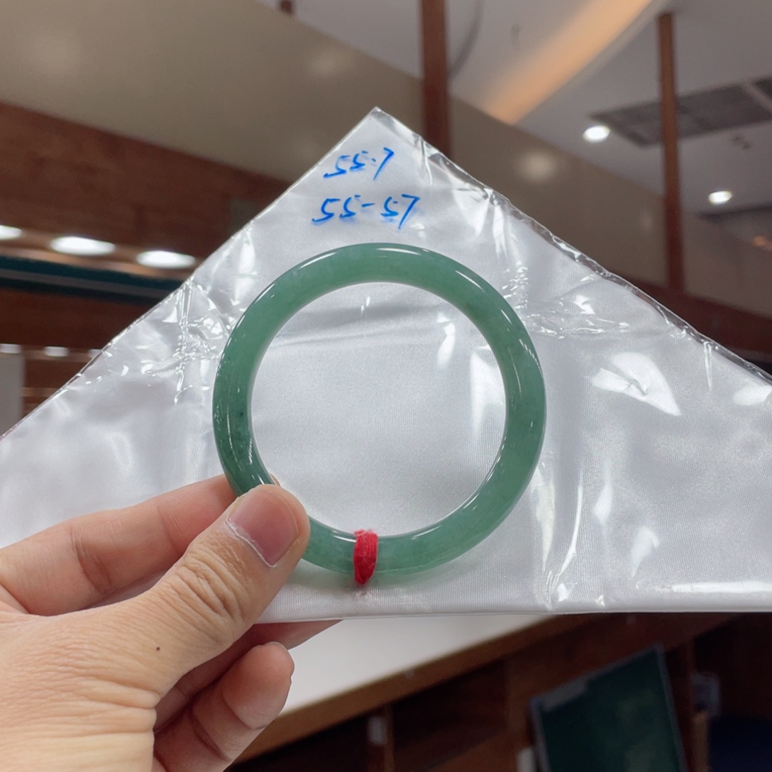 翡翠手镯未镶嵌买断有包容