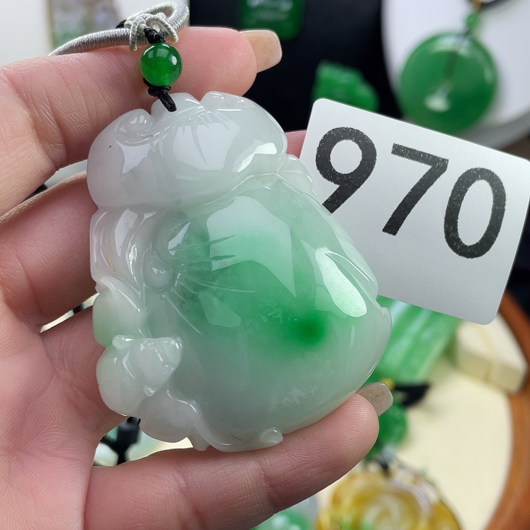 翡翠未镶嵌吊坠(赠链)