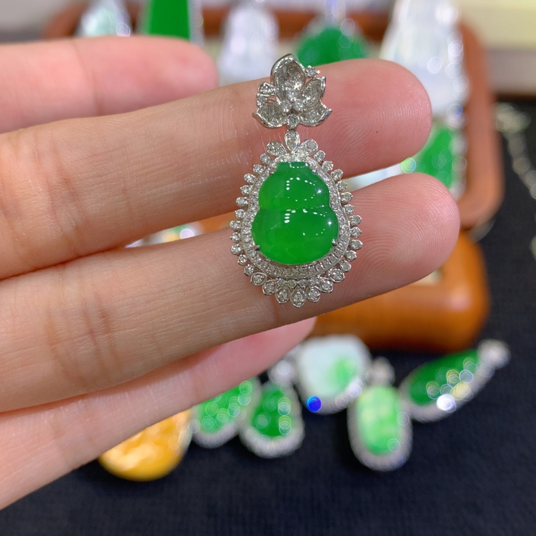 翡翠18K金镶嵌吊坠(不含链)葫芦