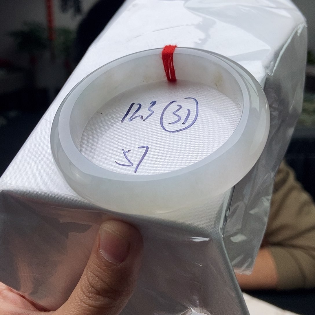 翡翠手镯未镶嵌拍一发一