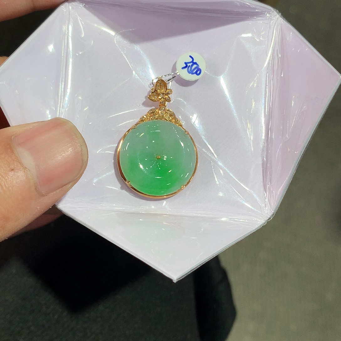 翡翠吊坠(赠链)18K金镶嵌