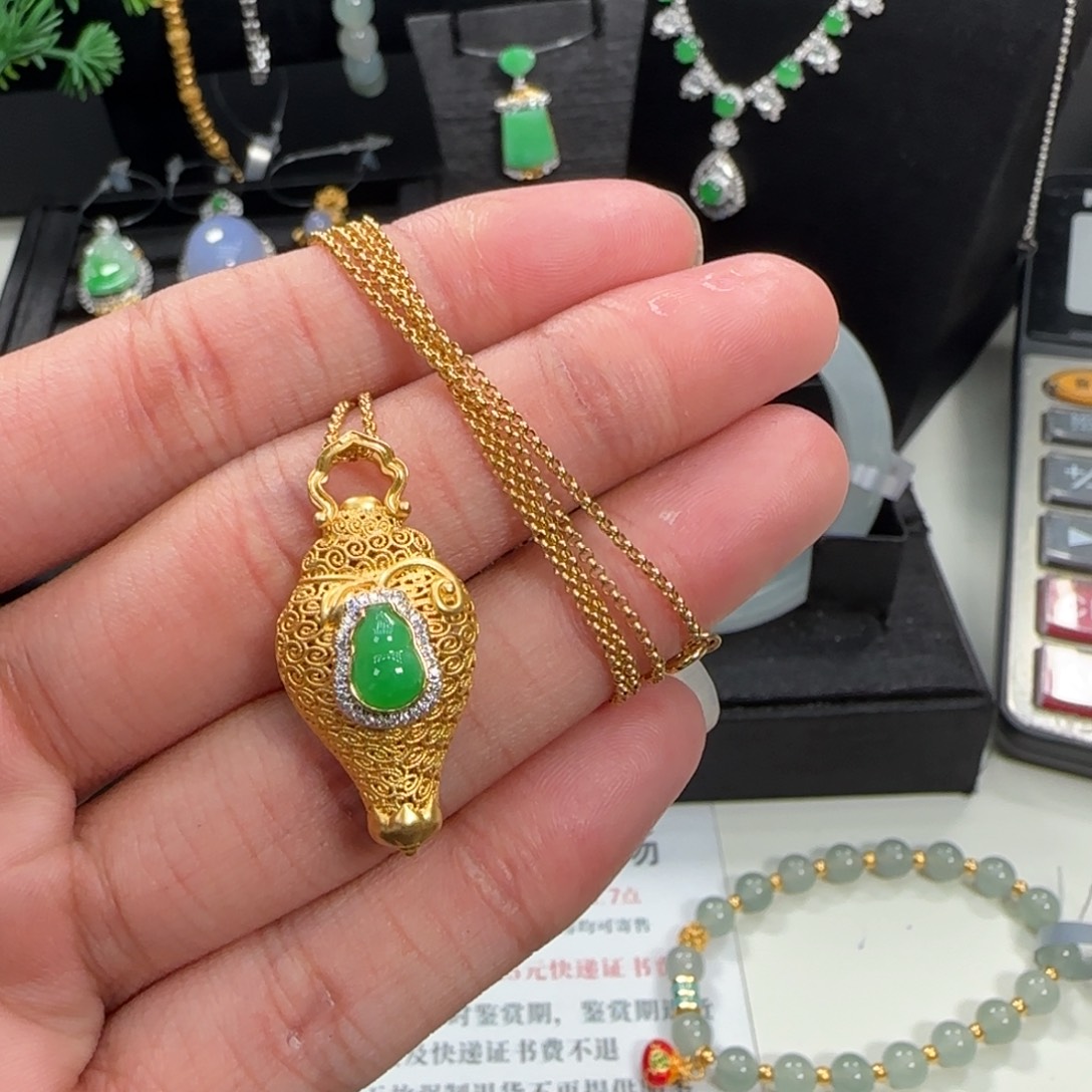 翡翠18K金镶嵌项链