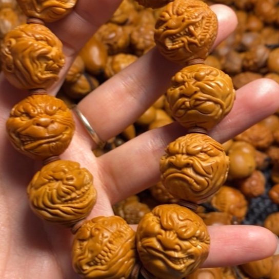 橄榄核吊坠生肖恶僧