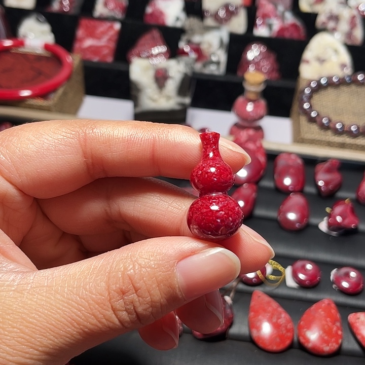 天然辰砂压晶葫芦吊坠11.3克