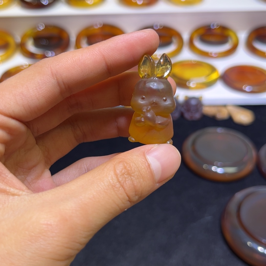 琥珀手镯未镶嵌兔子