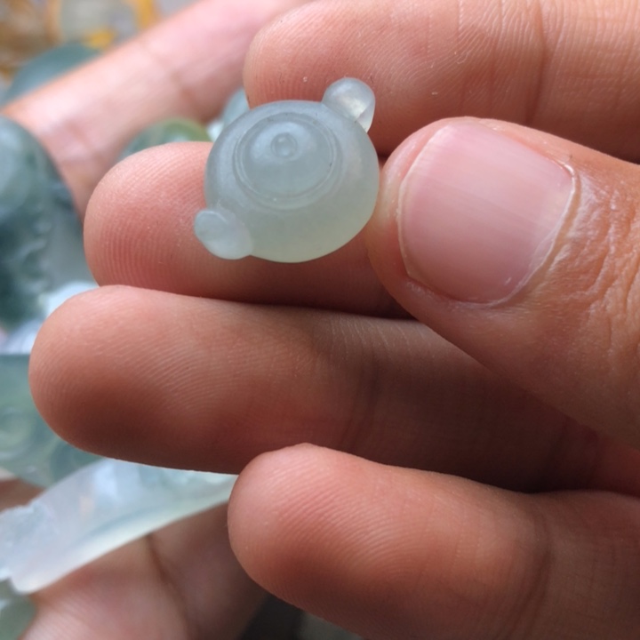 定制翡翠未镶嵌挂件