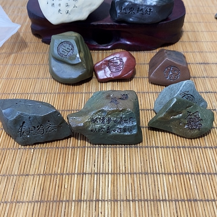 小***吒原石雕刻工艺品手把摆件