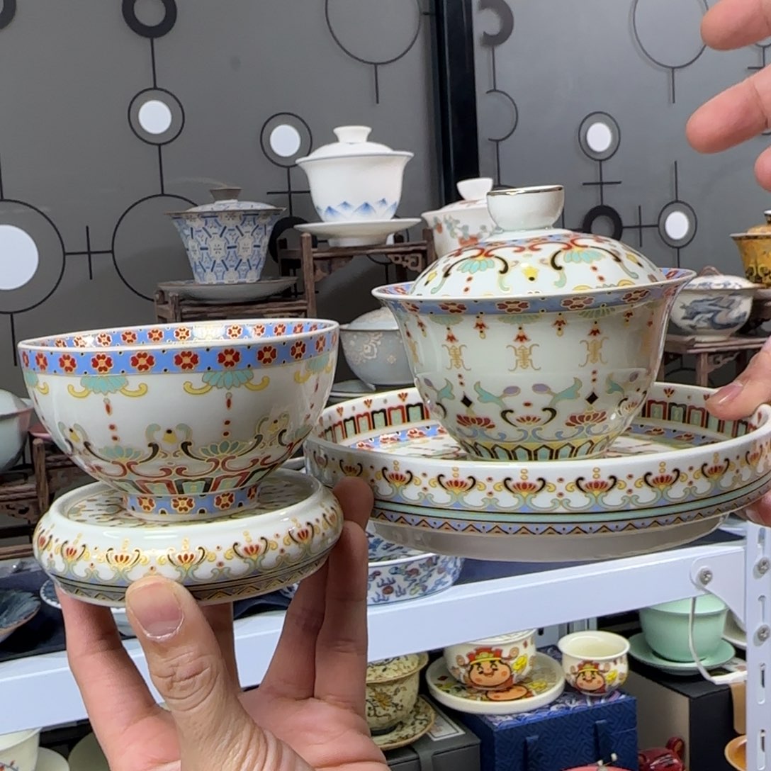 高温下的高温天气使人心情愉悦的