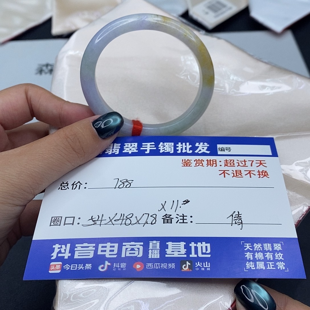 倩***啊翡翠未镶嵌手镯百元手镯默认瑕