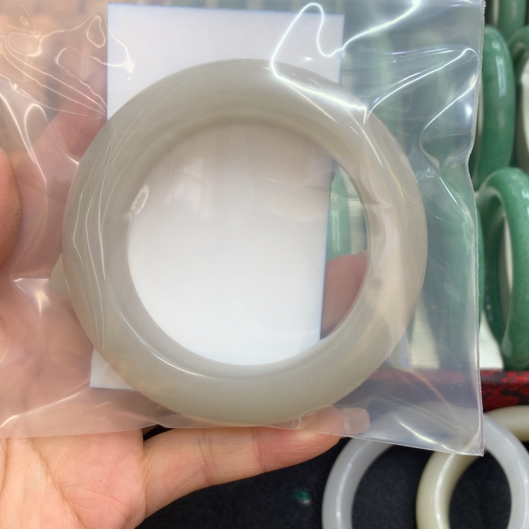 石英质玉手镯未镶嵌