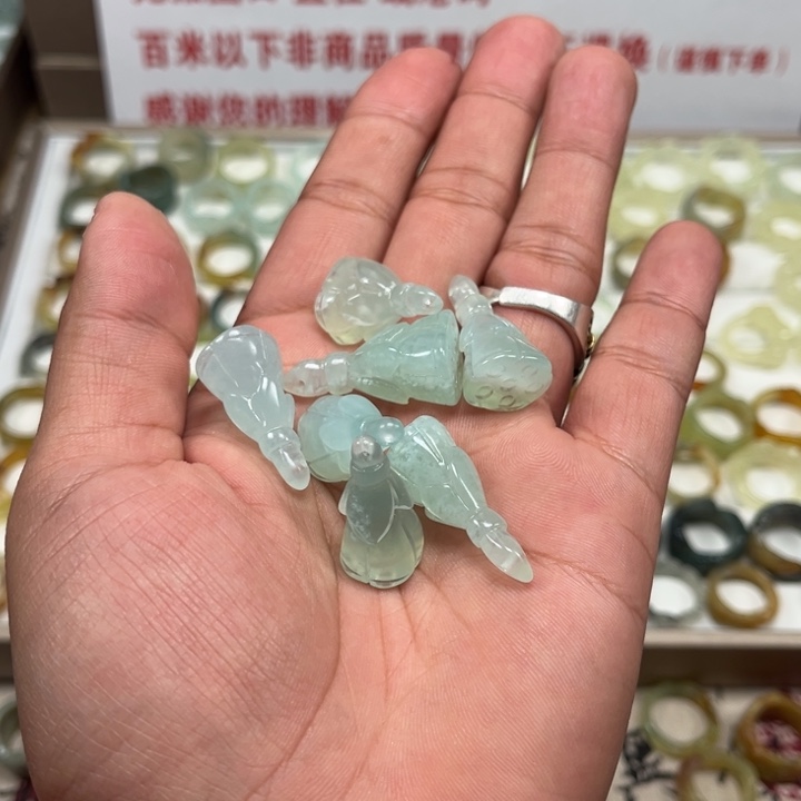 蛇纹石玉戒圈未镶嵌