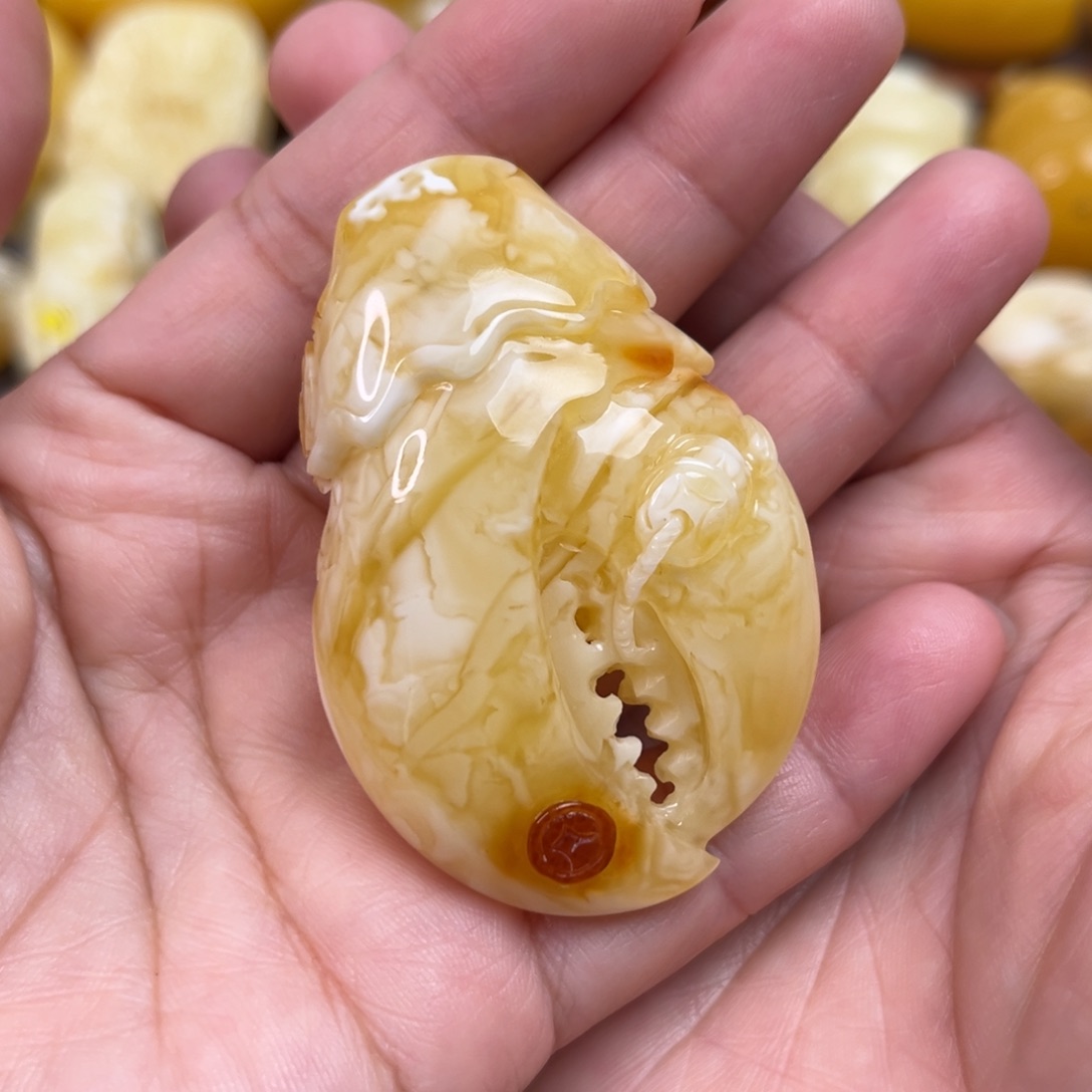 琥珀裸石未镶嵌蟹钳