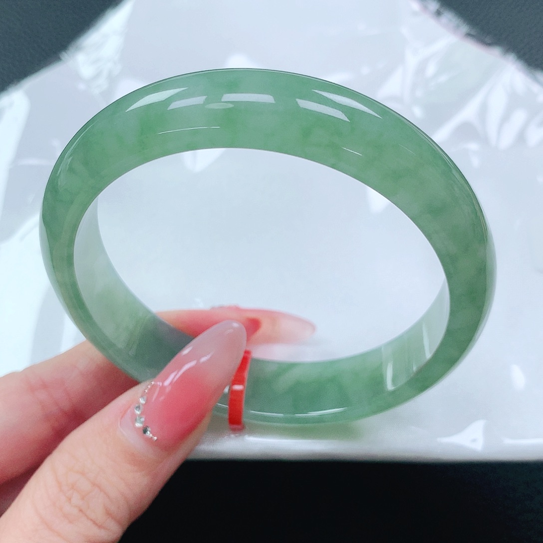 翡翠手镯未镶嵌 57圈