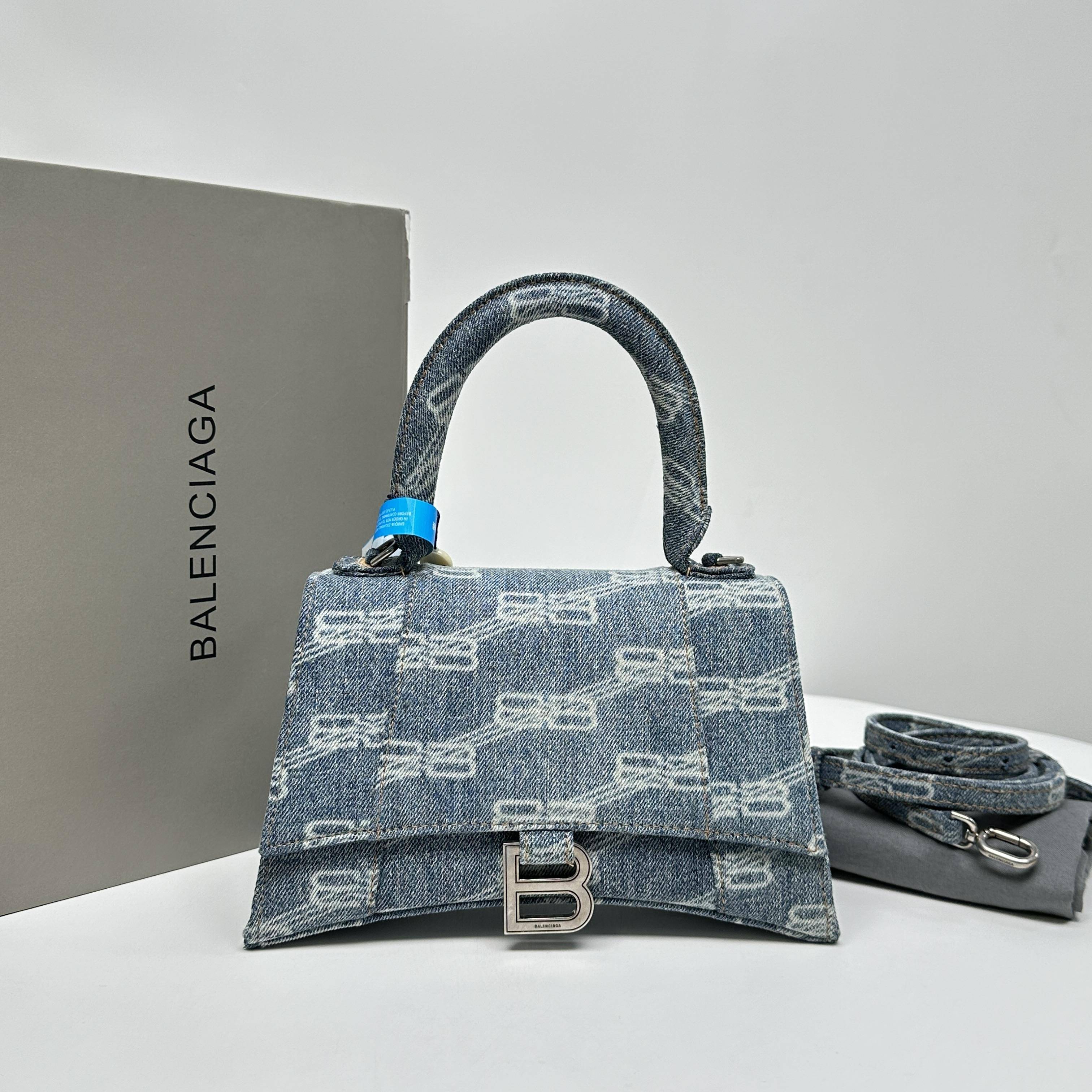 胖虎安安/巴黎世家/95新/公价0/箱包/斜挎包/312412170201