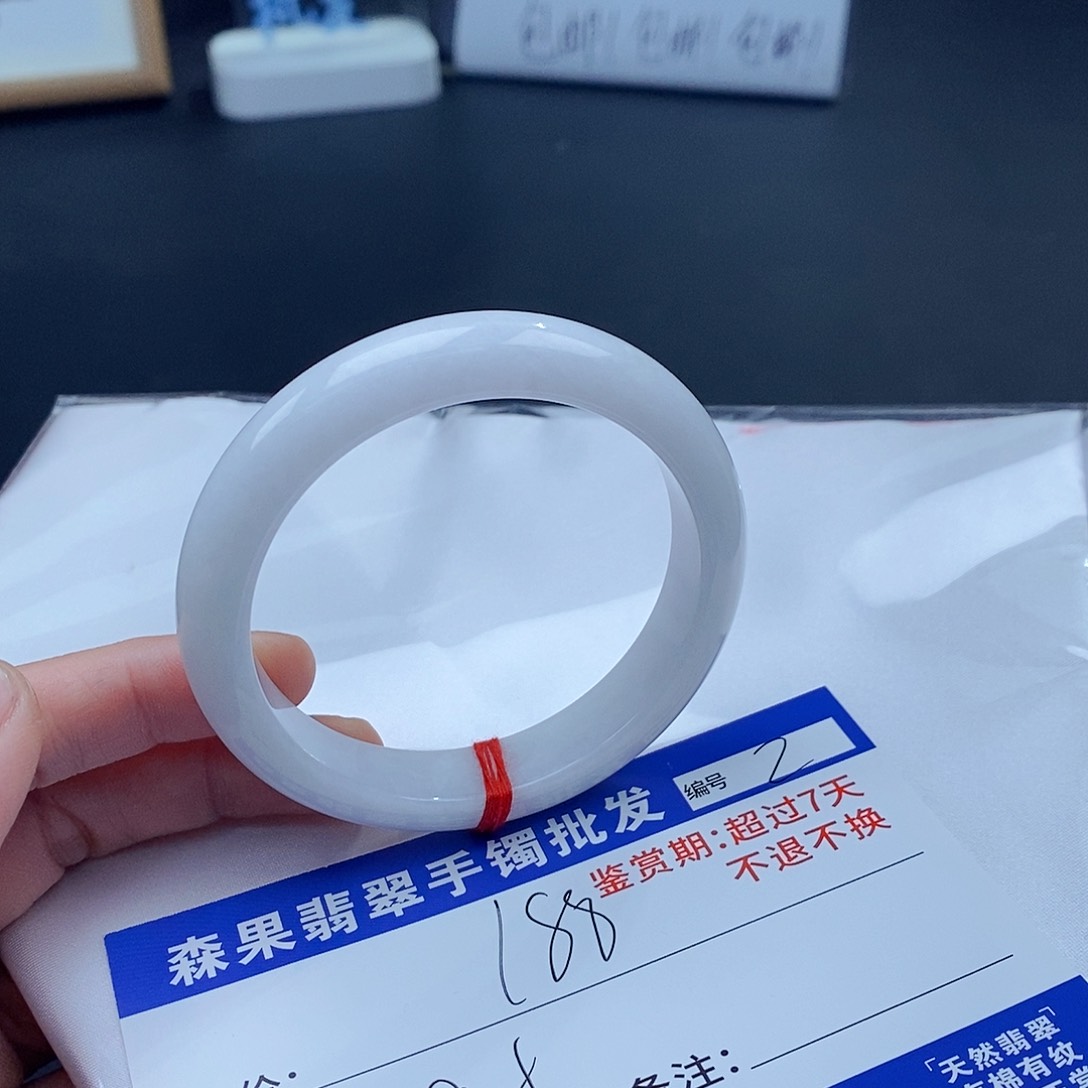 翡翠手镯未镶嵌百元手镯默认瑕疵