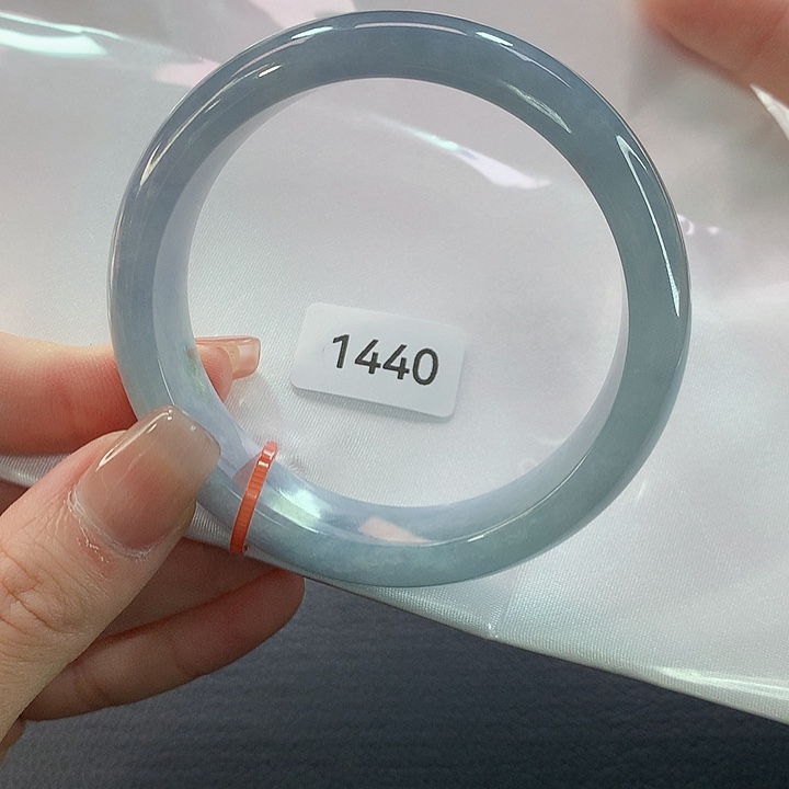 翡翠手镯未镶嵌天然翡翠手镯01