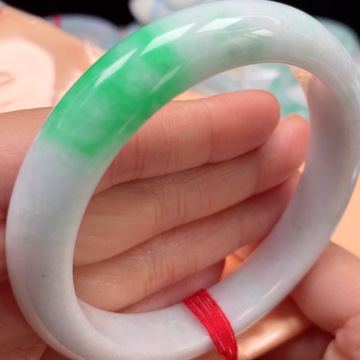 翡翠手镯未镶嵌白底青12