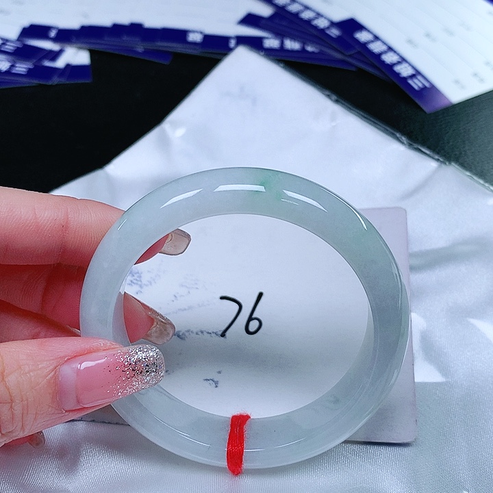 翡翠手镯未镶嵌翡翠手镯未镶嵌