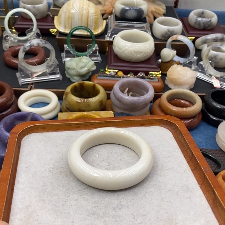 手镯石英质玉未镶嵌