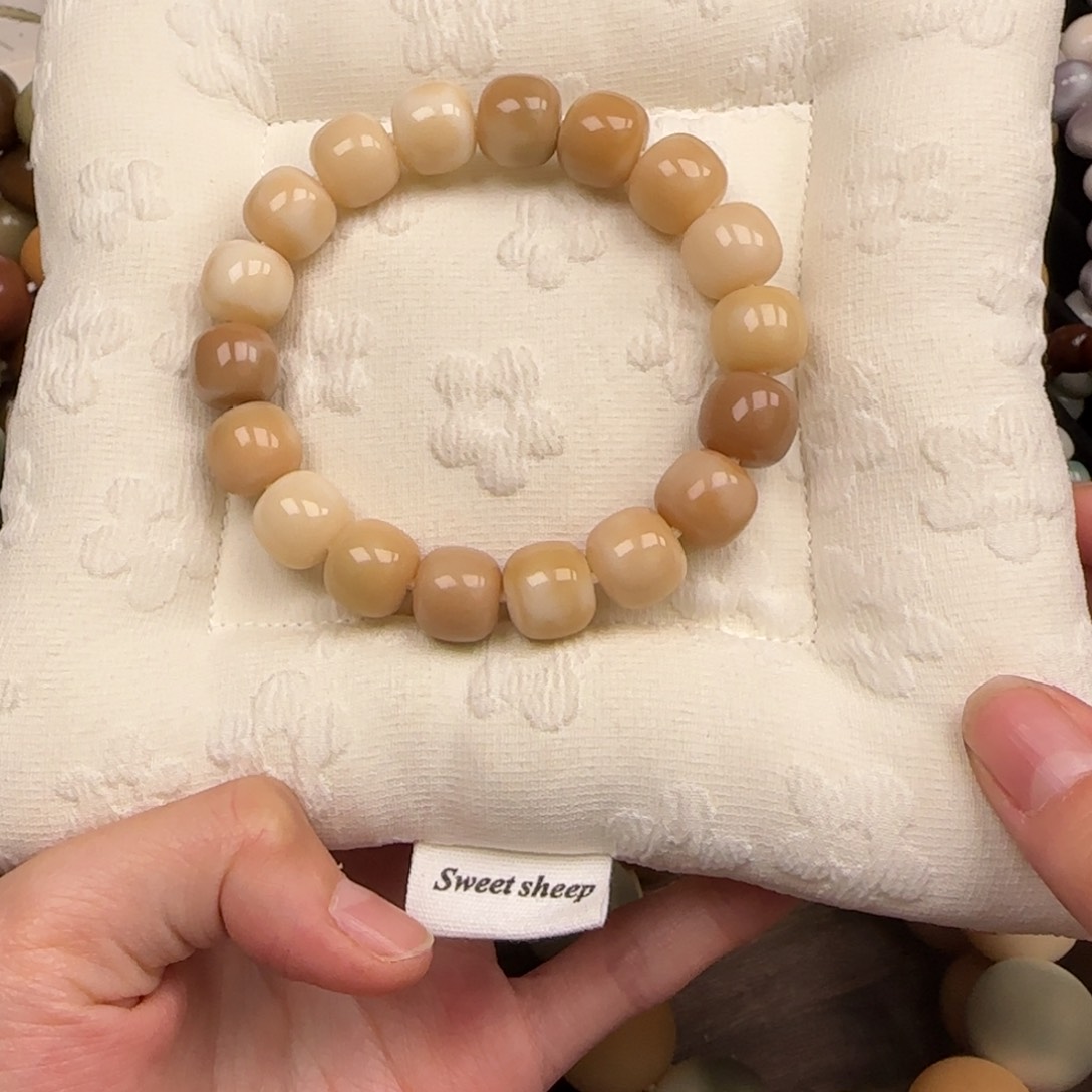 白玉菩提吊坠栗子茶