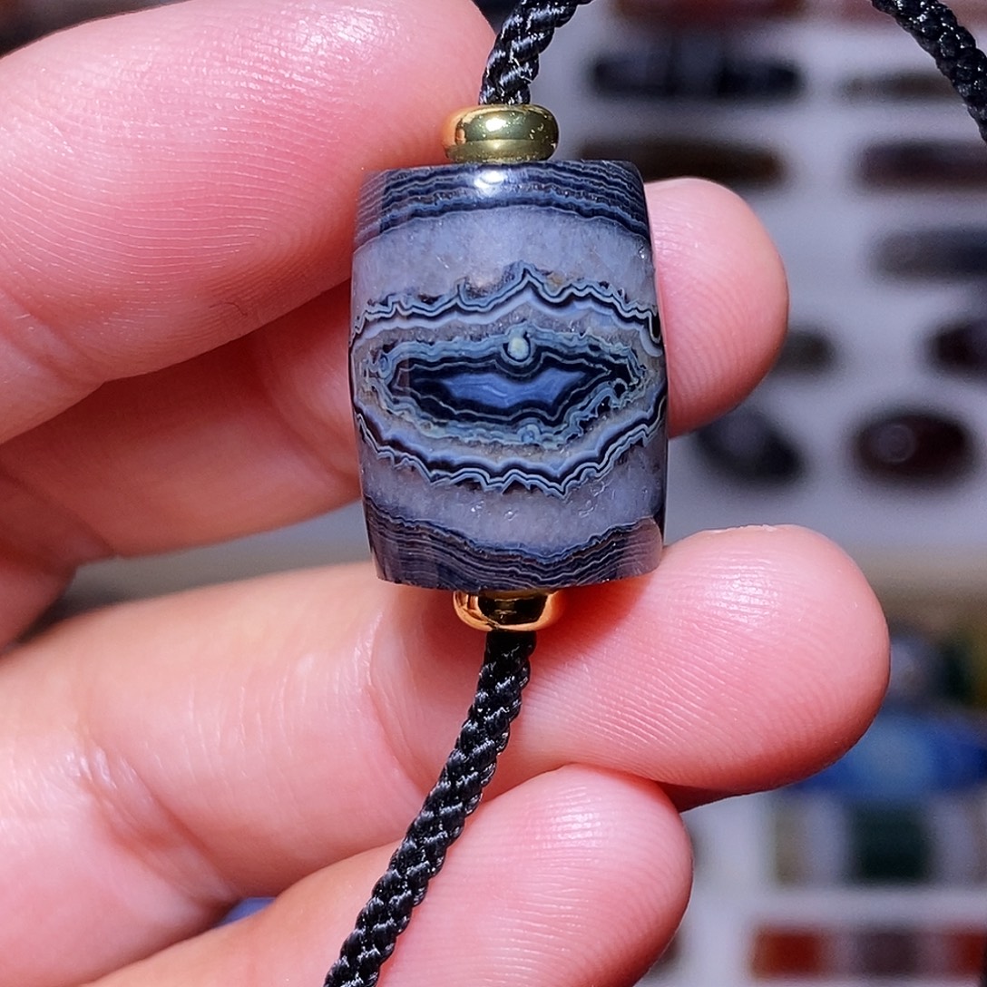 琥珀未镶嵌吊坠……..