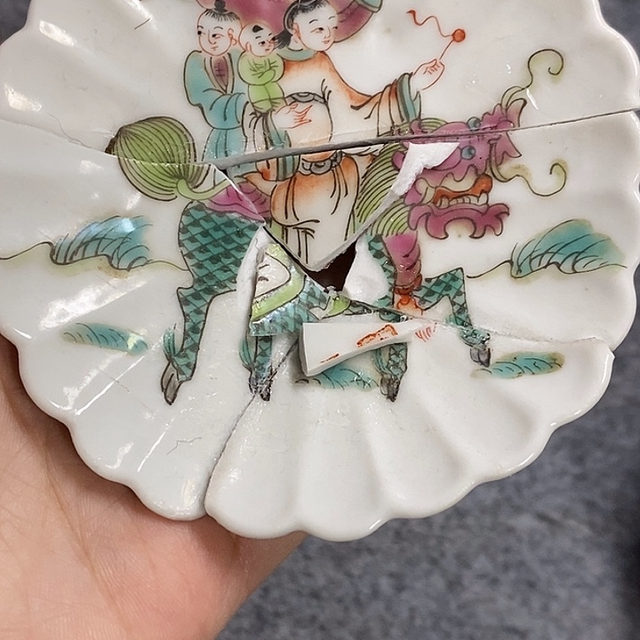 兰***序粉彩盘子，粉彩盘子