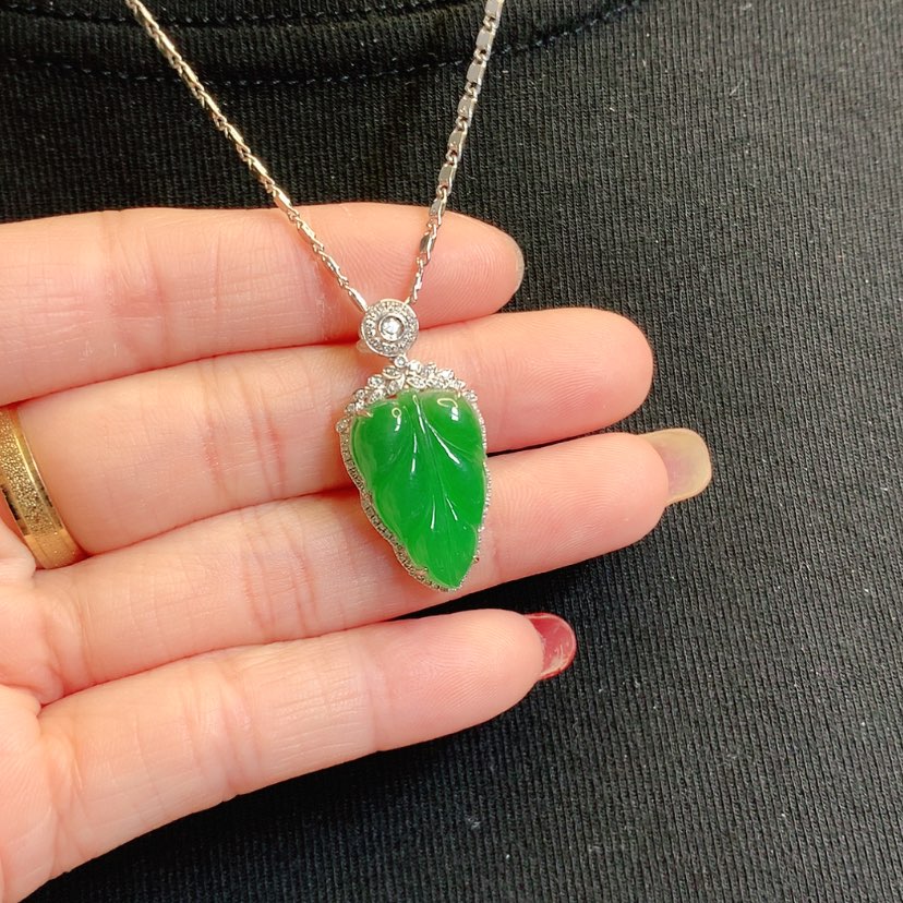 【闪购商品】翡翠吊坠(赠链)18K金镶嵌