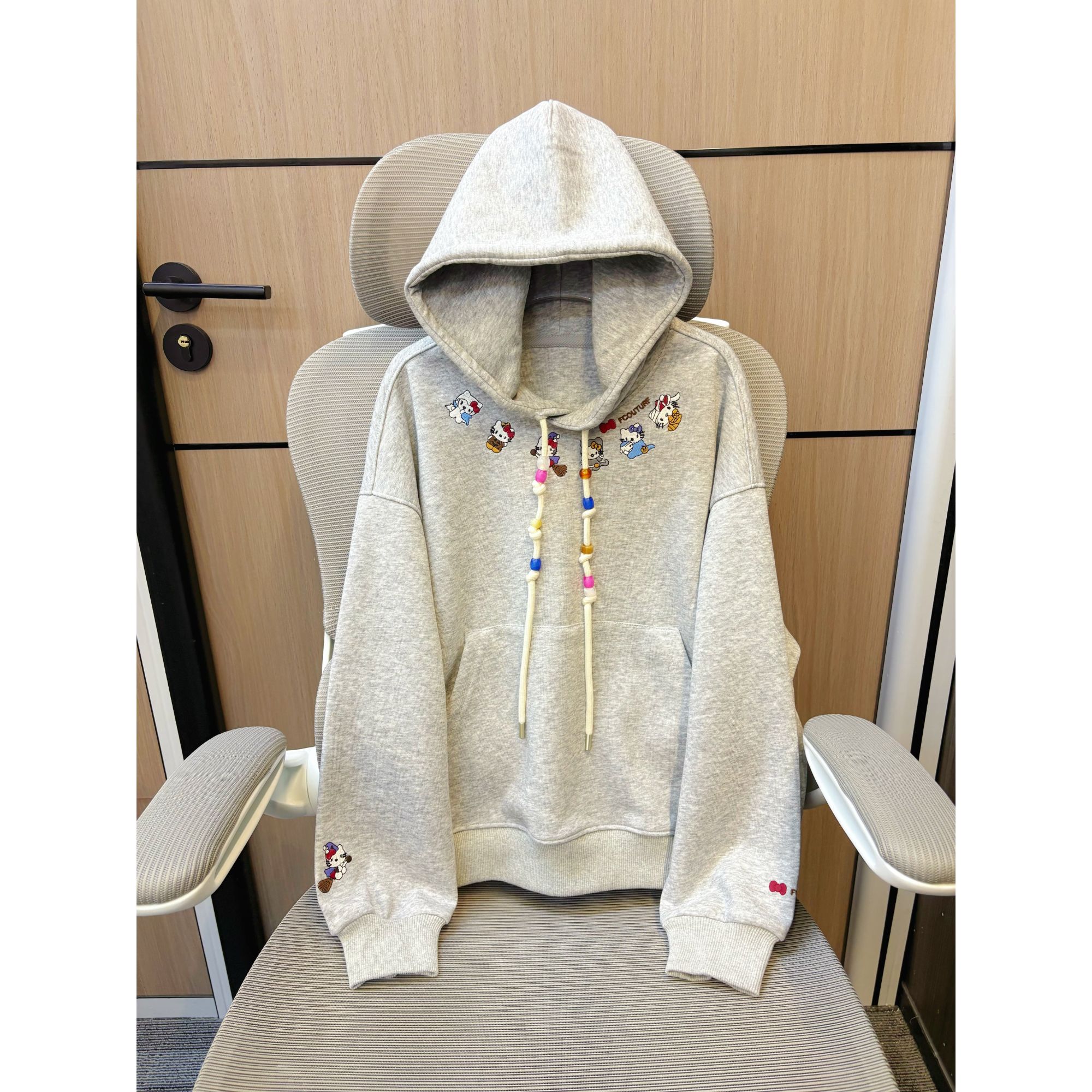 【清货】2025秋韩范凯蒂刺绣串珠帽绳带帽女童卫衣 D702 702 W B