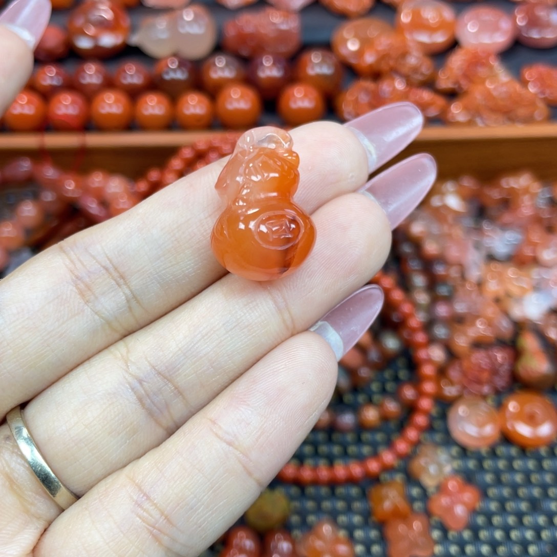 南红玛瑙未镶嵌颈饰葫芦