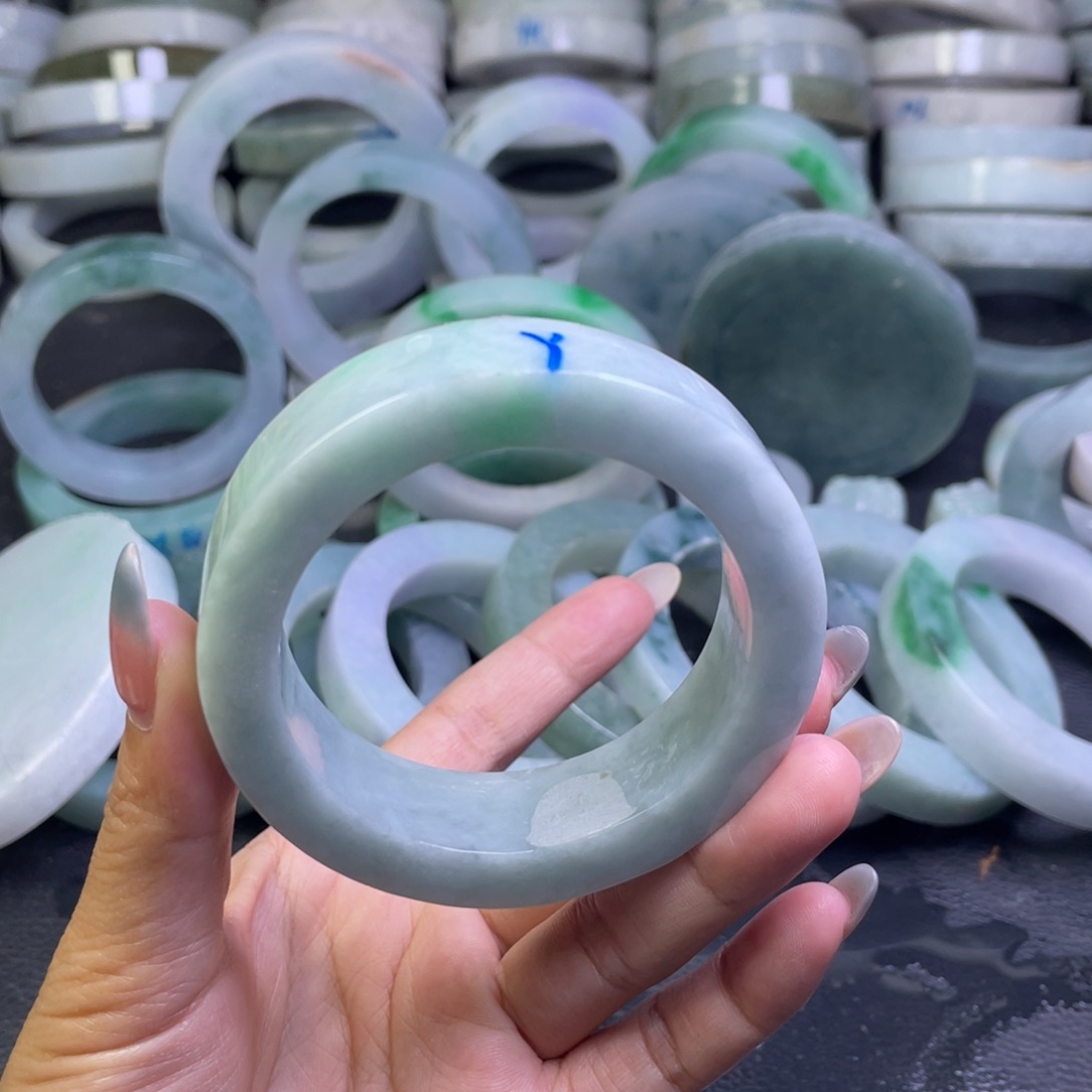 未镶嵌定制翡翠O***到