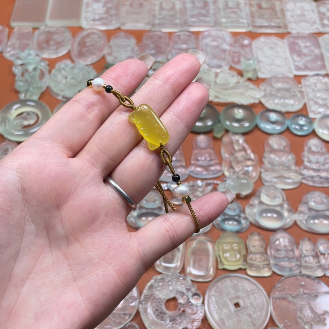 蛇纹石玉未镶嵌颈饰