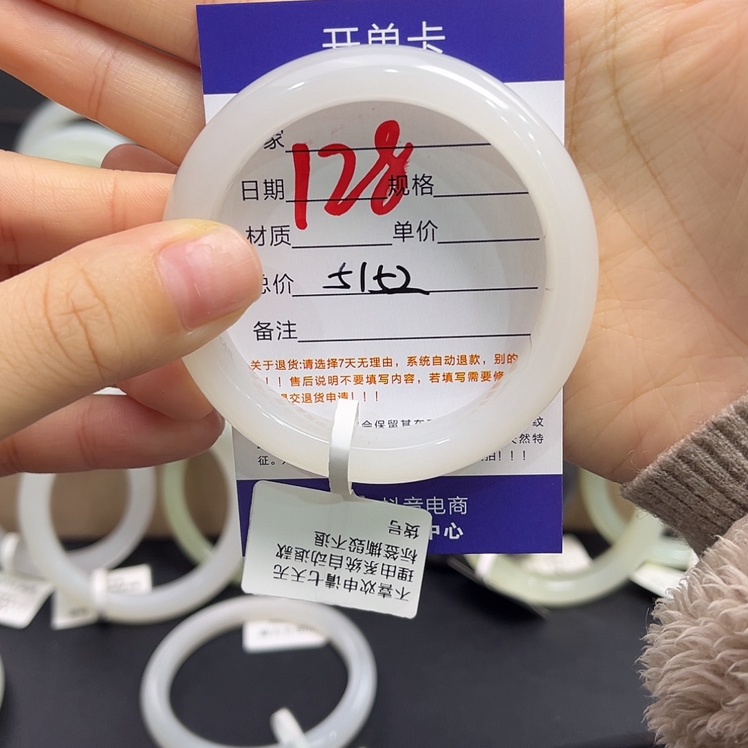 和田玉未镶嵌手镯