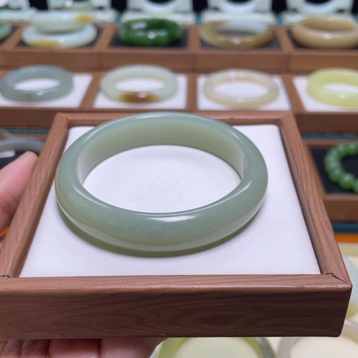 和田玉未镶嵌手镯57