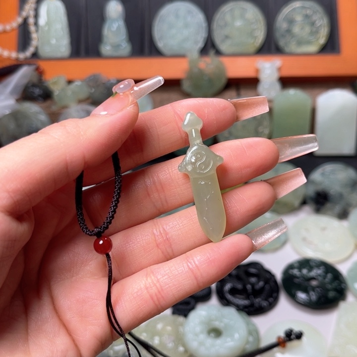 岫玉吊坠(赠链)未镶嵌