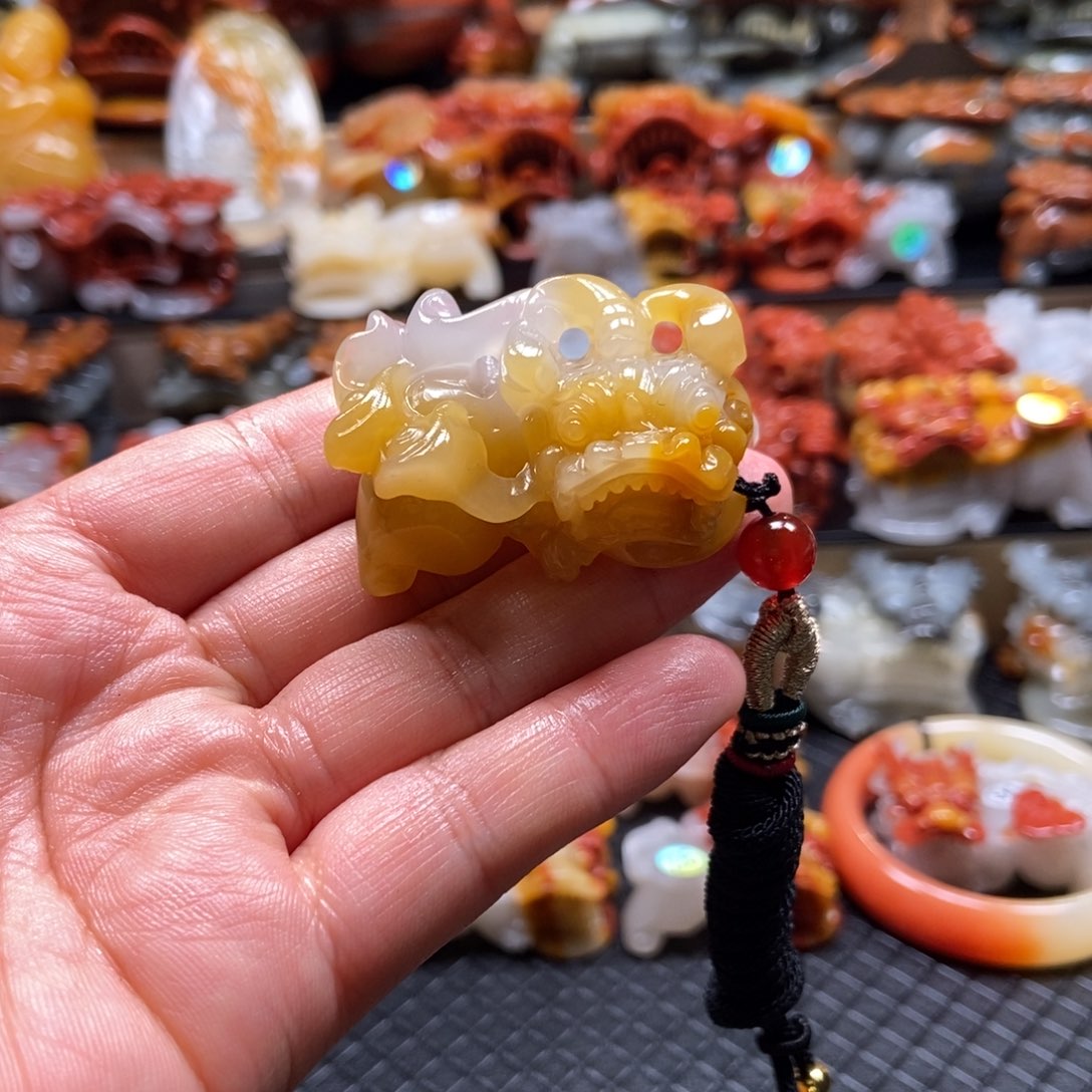 石英质玉（黄龙玉）挂件未镶嵌