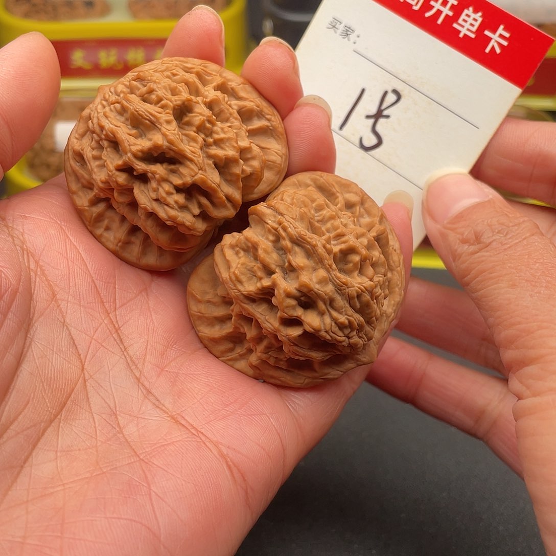 文玩核桃吊坠麦穗虎头