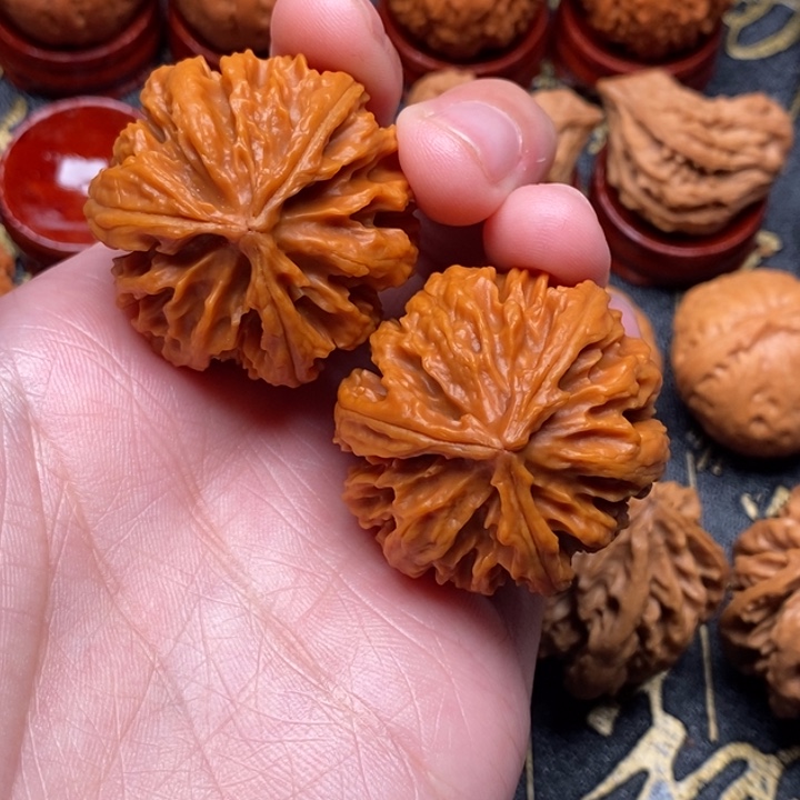 涂***搭文玩核桃吊坠三棱 