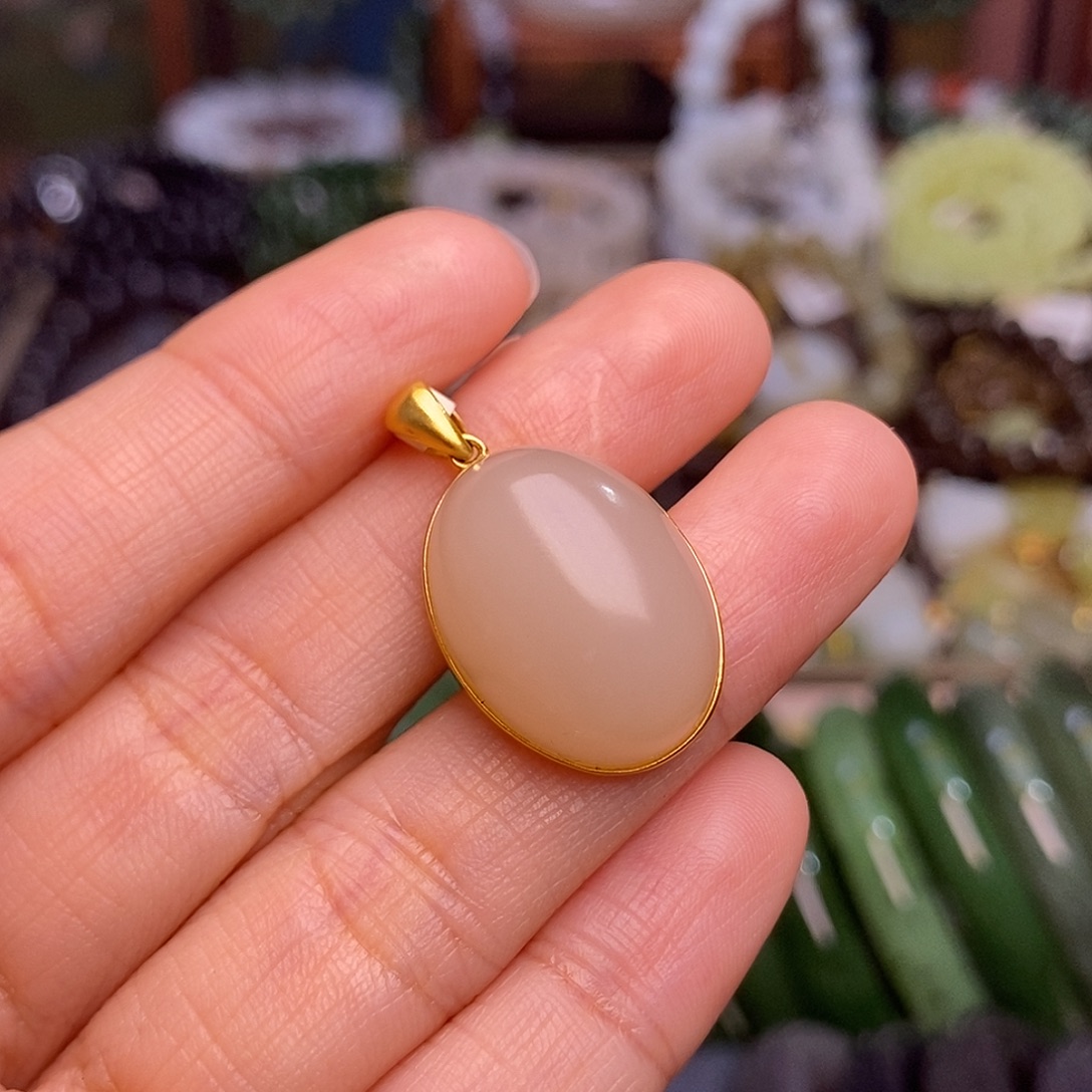 和田玉未镶嵌颈饰熟藕粉脂膏级鸽子蛋吊坠18.Kj