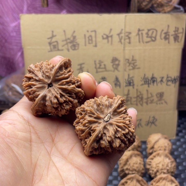 桃***言吊坠文玩核桃满天星不退不换有黄