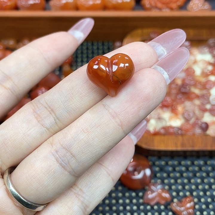 南红玛瑙未镶嵌颈饰火焰纹屁桃