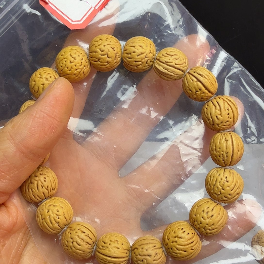 08号盘锦水晶奶油核手串