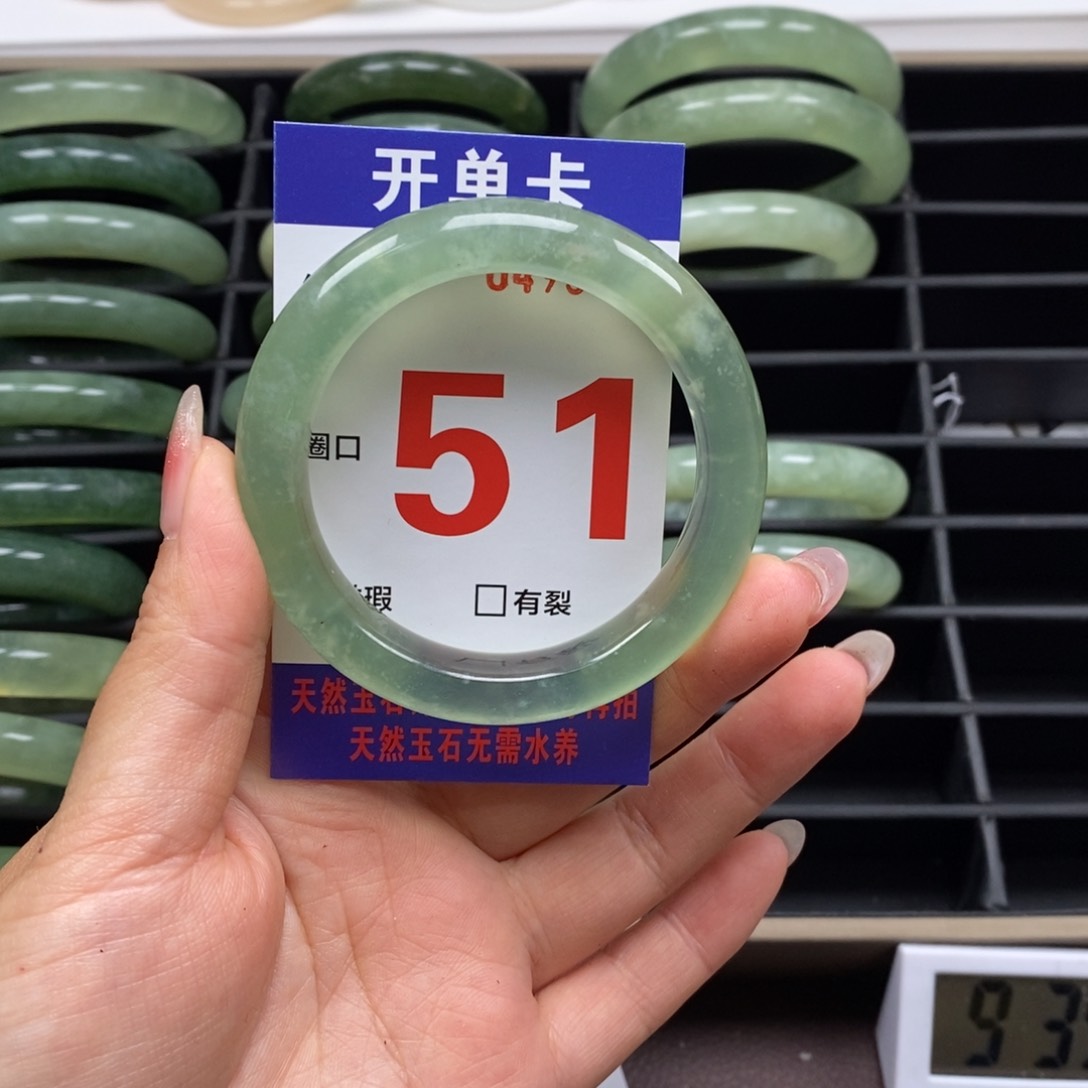 岫玉手镯未镶嵌我