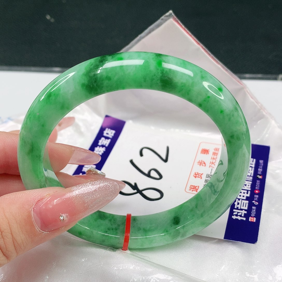 翡翠手镯未镶嵌翡翠