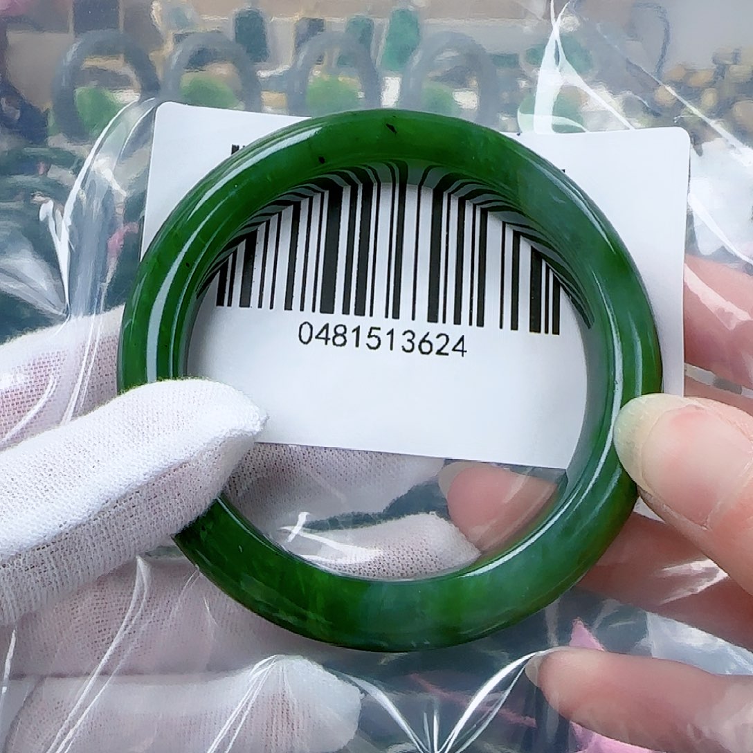 和田玉（碧玉）手镯未镶嵌5657包容