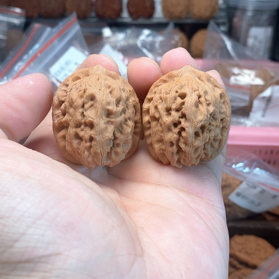 1文玩核桃火麒麟34-381