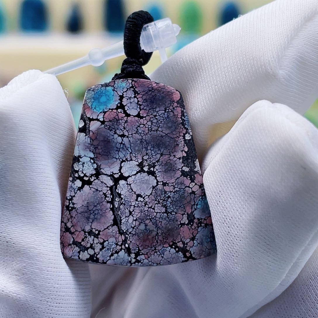 绿松石未镶嵌颈饰